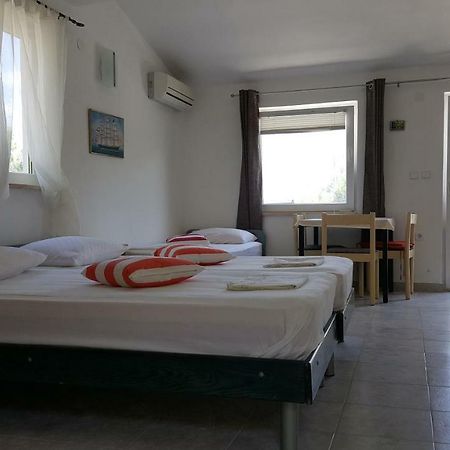 Apartment Viktor Sali Exteriör bild
