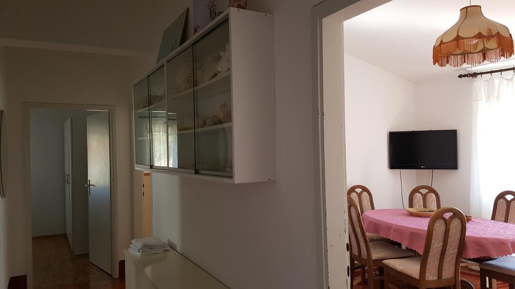 Apartment Viktor Sali Exteriör bild