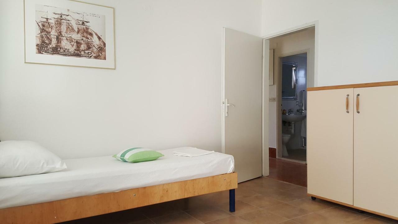 Apartment Viktor Sali Exteriör bild
