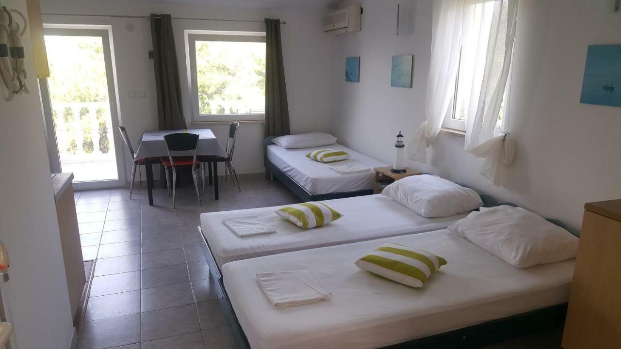 Apartment Viktor Sali Exteriör bild