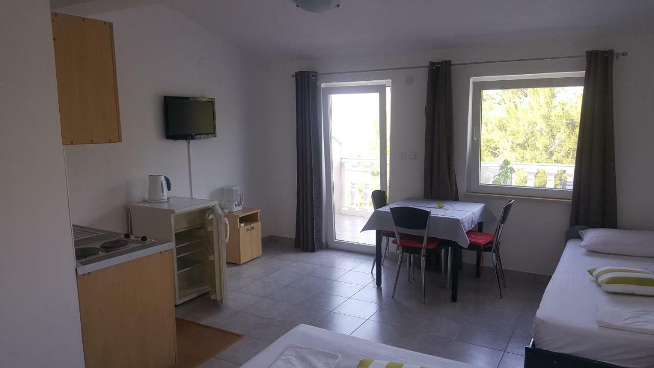 Apartment Viktor Sali Exteriör bild