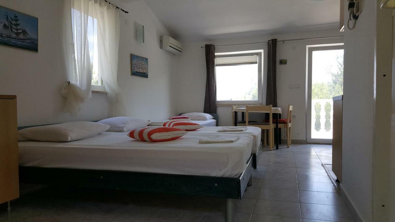 Apartment Viktor Sali Exteriör bild